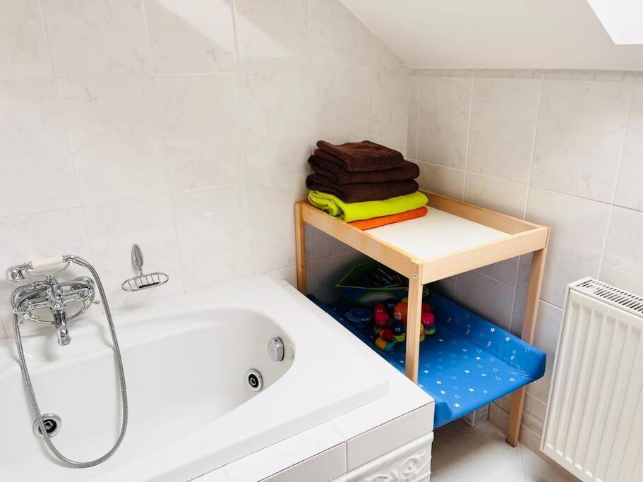 Apartman Se Zahradou 20 Minut Do Centra Prahy Orech Ngoại thất bức ảnh