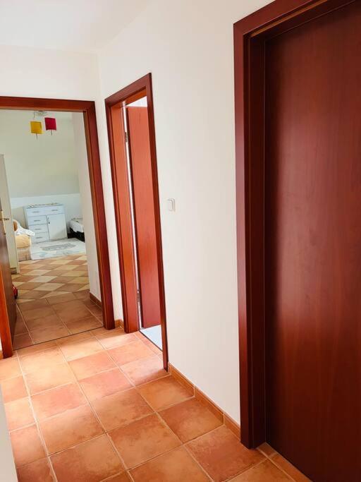 Apartman Se Zahradou 20 Minut Do Centra Prahy Orech Ngoại thất bức ảnh